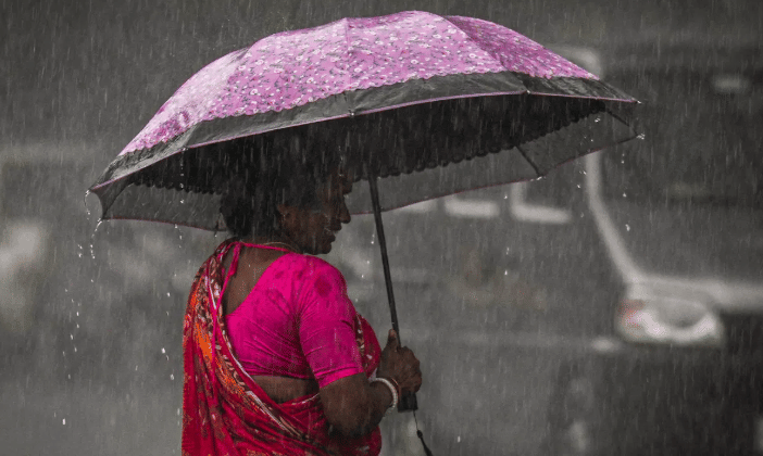 सातारा, रत्नागिरी, सांगली या जिल्ह्यांतही ढगांचा गडगडाट होऊ शकतो. तसेच वादळी वारे वाहू शकतात. सोलापूर, धाराशीव, नांदेड, लातूर या चार जिल्ह्यांत वादळी वारे वाहू शकतात. तसेच ढगांचा गडगडाट होऊ शकतो.