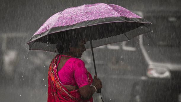 याच अर्नब चक्रिवादळाचा महाराष्ट्रावर काही परिणाम पडणार का? असे विचारले जातेय. याबाबत आता महत्त्वाची अपडेट समोर आलीय. आयएमडीच्या इशाऱ्यानुसार येणाऱ्या येत्या 28 ते 30 ऑक्टोबरच्या काळात महाराष्ट्रातील विदर्भात पाऊस पडू शकतो. 