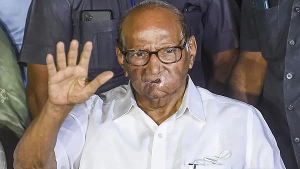 शरद पवार गटाची एनडीएसोबत जवळीकता, निवडणूक आयोगाविरोधातील दिल्लीतील मोर्चात पवारांचे किती खासदार पोहोचले, थेट..