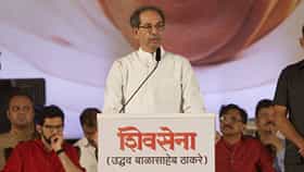 Uddhav Thackeray : तेव्हा बसले होते दाढी खाजवत, शेपूट हलवत, अरे उठून... मराठीवर बोलताना उद्धव ठाकरेंचा संताप, शिंदेंना घेरलं