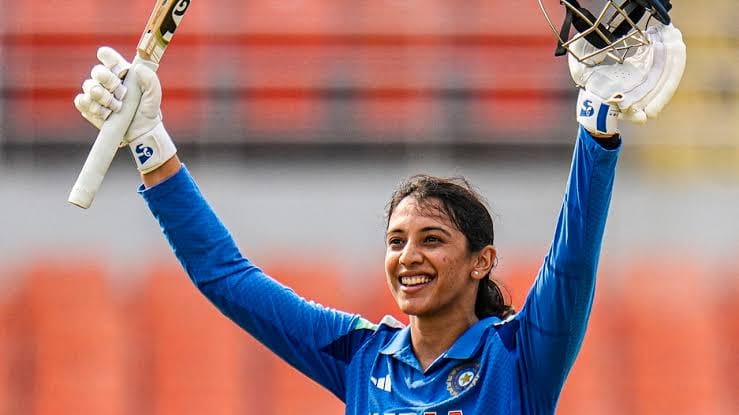स्मृती मानधाना महिला क्रिकेटच्या जगात खूप मोठे नाव आहे. तिच्या नावावर अनेक क्रिकेट रेकॉर्ड नोंदवले आहेत. अलीकडे तिने आरसीबीने डब्ल्यूपीएलचा दुसरा खिताब जिंकला. डाव्या हाताची स्फोटक ओपनर असलेल्या स्मृतीची संपत्ती सतत वाढत आहे.