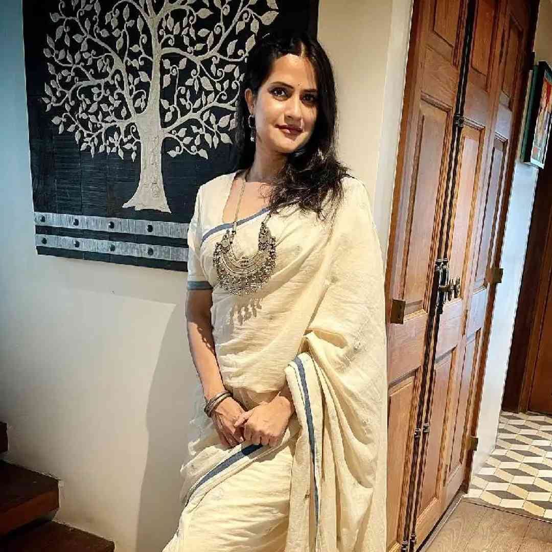 जर, काही चुकीच घडत असेल तर मी शांत बसू शकत नाही. लोक नानांच्या निधनाबद्दल लोक हळहळ व्यक्त करतायत हे मी समजू शकते. पण तनुश्री जर तिचा दृष्टीकोन मांडत असेल तर तिला का सुनावताय? असं सोना मोहापात्राचं म्हणणं आहे. 