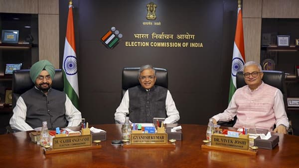 मतदार यादीतील नाव, दुरुस्ती किंवा सुनावणीची अडचण? निवडणूक आयोगाने दिले संपर्काचे पर्याय