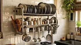 Steel Utensils Cleaning Tips : स्टीलच्या भांड्यावरील हट्टी डाग कसे घालवाल, स्वच्छ करण्यासाठी सोप्या टिप्स, लगेच चकाकतील भांडी