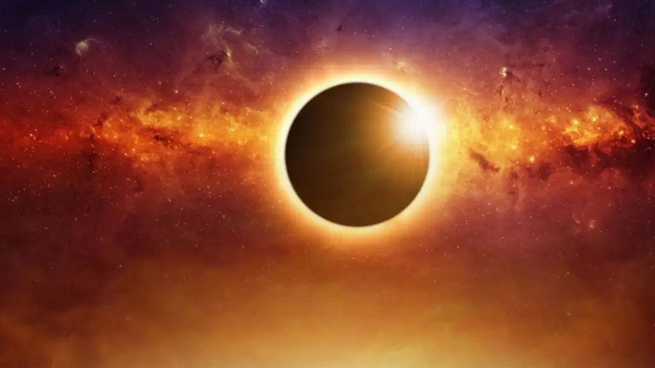 भारतात सूर्यग्रहण हे 2 ऑगस्ट 2027 रोजी दिसेल. देशाच्या विविध भागांमध्ये हे सूर्यग्रहण पाहायला मिळेल. सूर्याचा काही भाग चंद्रामुळे झाकला जाईल. त्यामुळे उर्वरित भाग दिसून येईल. दक्षिण भारतातूनही सूर्यग्रहण दिसेल.