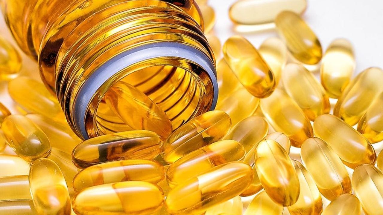 विटामिन ई: विटामिन ई मध्ये पॉवरफुल अँटीऑक्सिडंट असतात त्यामुळे केस गळती कमी होते रात्री झोपण्यापूर्वी विटामिन आयब्रोजला लावल्याने केस लांब आणि घनदाट होतील.
