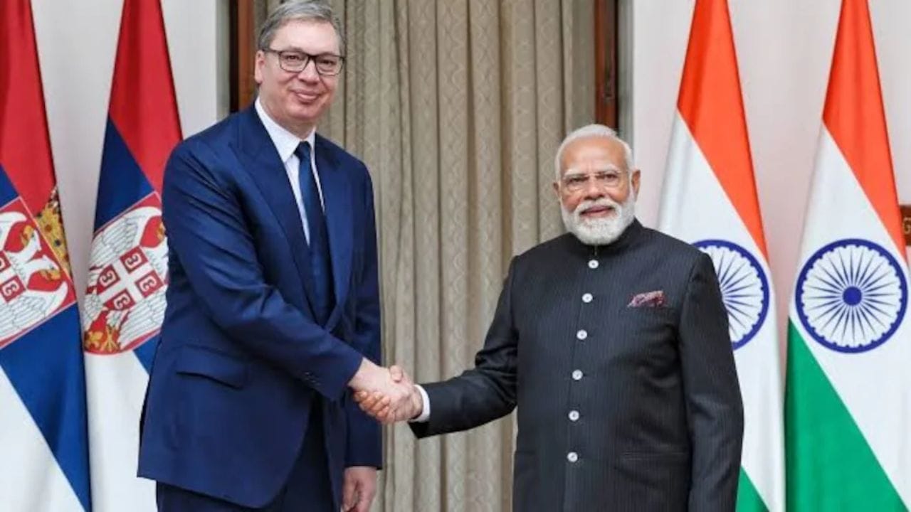 PM मोदींनी भारताला नव्या उंचीवर पोहचवलं, पण त्यांनाच कमजोर करण्याचा कट, माजी राष्ट्राध्यक्षांचा मोठा गौप्यस्फोट PM मोदींनी भारताला नव्या उंचीवर पोहचवलं, पण त्यांनाच कमजोर करण्याचा कट, माजी राष्ट्राध्यक्षांचा मोठा गौप्यस्फोट