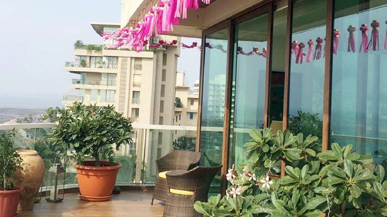 टायगर हा सर्वाधिक फॅशनेबल आहे. त्याला फॅशन करायला आवडतं. त्याची फॅशन स्टाईल त्याचे चाहते फॉलो करत असतात. तो नेहमी कॅज्युअल टी-शर्ट, स्नीकर्स, जॅकेट आणि सनग्लासेसमध्ये असतो. त्याची स्टाईल साधी वाटत असली तरी त्याच्याकडे असलेल्या वस्तू महागड्या आणि टॉपच्या आहेत.
