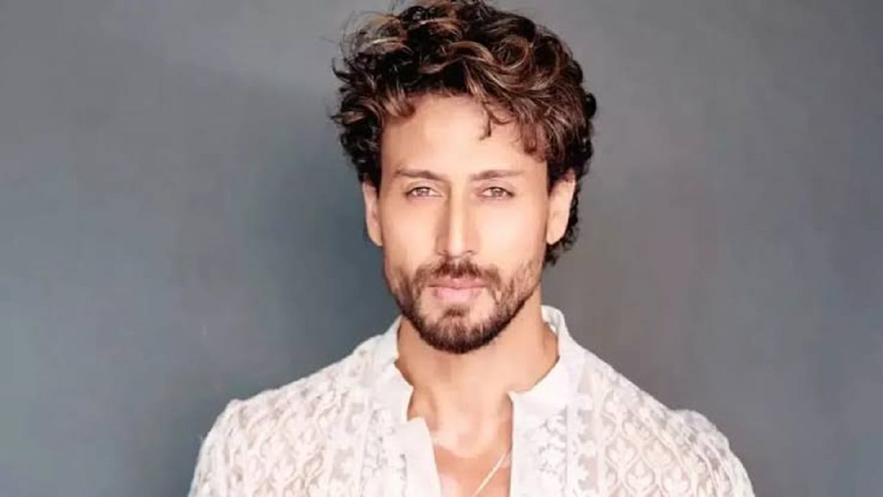 Tiger Shroff Case : झंगी ॲप, हजारो रुपये अन् कचऱ्याचा ढिगारा..., आरोपींना कुठून आणि कशी झालेली फंडिंग? मोठी माहिती समोर Tiger Shroff Case : झंगी ॲप, हजारो रुपये अन् कचऱ्याचा ढिगारा..., आरोपींना कुठून आणि कशी झालेली फंडिंग? मोठी माहिती समोर