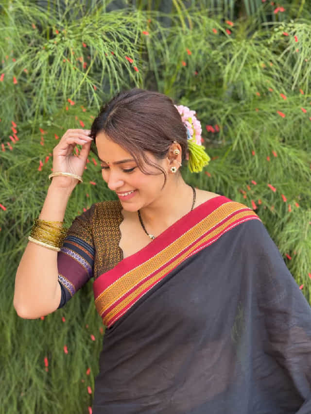 घायाळ..घायाळ, काळ्या साडीमधील ही मराठी सौंदर्य क्वीन कोण? सौंदर्य पाहूनच चाहते फिदा