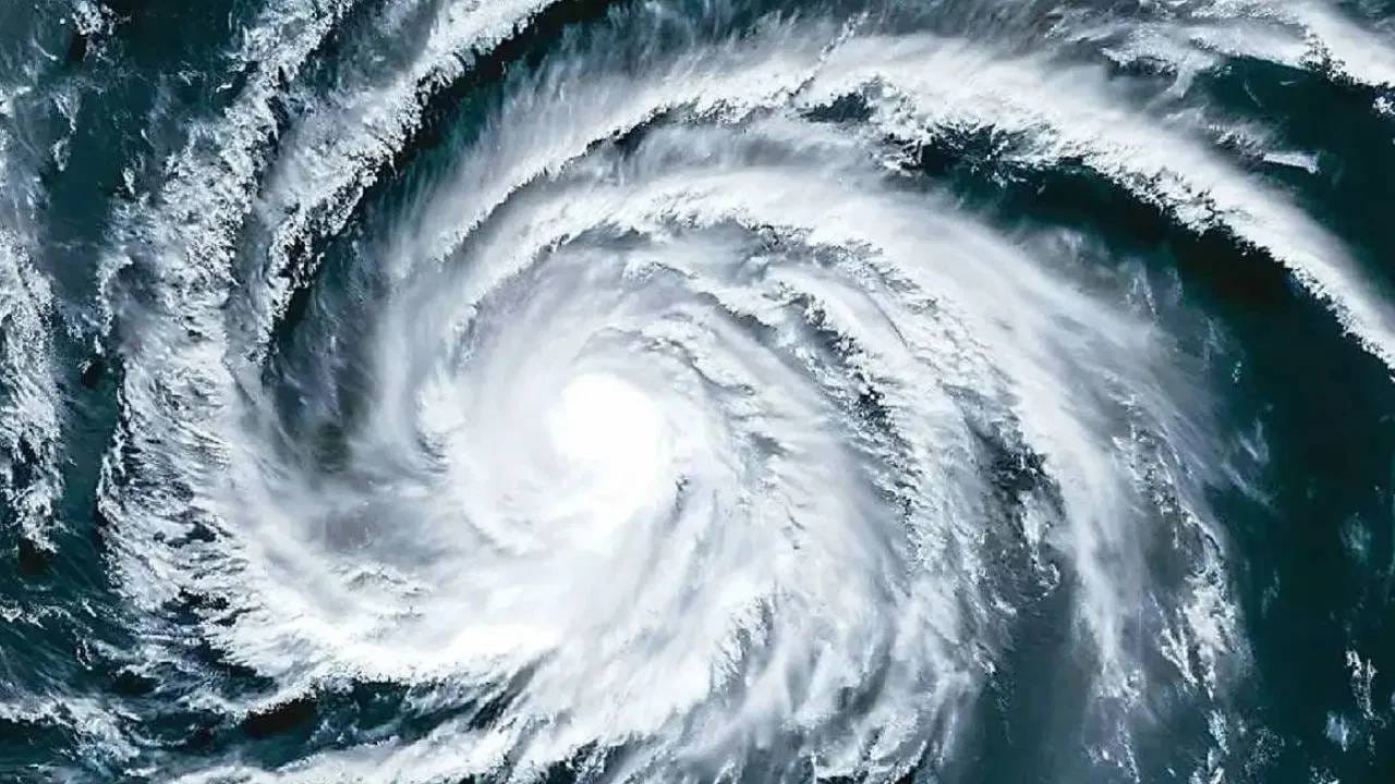अचानक हवामान बदलणार, भूस्स्खलन होणार, पुढील 72 तास... शास्त्रज्ञही हादरले, नेमकं काय घडतंय? अचानक हवामान बदलणार, भूस्स्खलन होणार, पुढील 72 तास... शास्त्रज्ञही हादरले, नेमकं काय घडतंय?