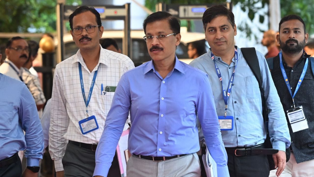 वारंवार वापरले तेल, फ्रीजमध्ये अस्वच्छता, खराब अन्न FDA ची मुंबईत थेट कारवाई, तुकाराम मुंढेंचा दणका.. वारंवार वापरले तेल, फ्रीजमध्ये अस्वच्छता, खराब अन्न FDA ची मुंबईत थेट कारवाई, तुकाराम मुंढेंचा दणका..