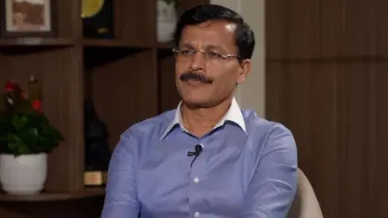  जवळपास लोक पित असलेला चहामधील दूध हे पाकिटातून आलेले असते. कुणीतरी आपल्या दारात आणू ठेवलेले असते. त्या दूधाचा प्रवास मोठा असतो. दूध दुकानात येते. त्यापूर्वी त्या दूधाची वाहतूक होते.