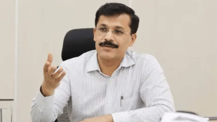 FDA आयुक्त तुकाराम मुंढेंचा गेम चेंजर निर्णय; आता रक्तदान शिबिरांबाबतही नवे नियम FDA आयुक्त तुकाराम मुंढेंचा गेम चेंजर निर्णय; आता रक्तदान शिबिरांबाबतही नवे नियम