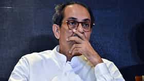 Uddhav Thackeray Shiv Sena: मोठी बातमी! आदित्य ठाकरे यांना मोठा धक्का, थेट जवळच्या नेत्याने सोडला पक्ष
