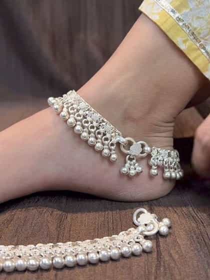 Silver Anklet Cleaning Tips :  चांदीच्या पैंजणांचा काळेपणा घालवण्यासाठी 8 सोप्या घरगुती टिप्स