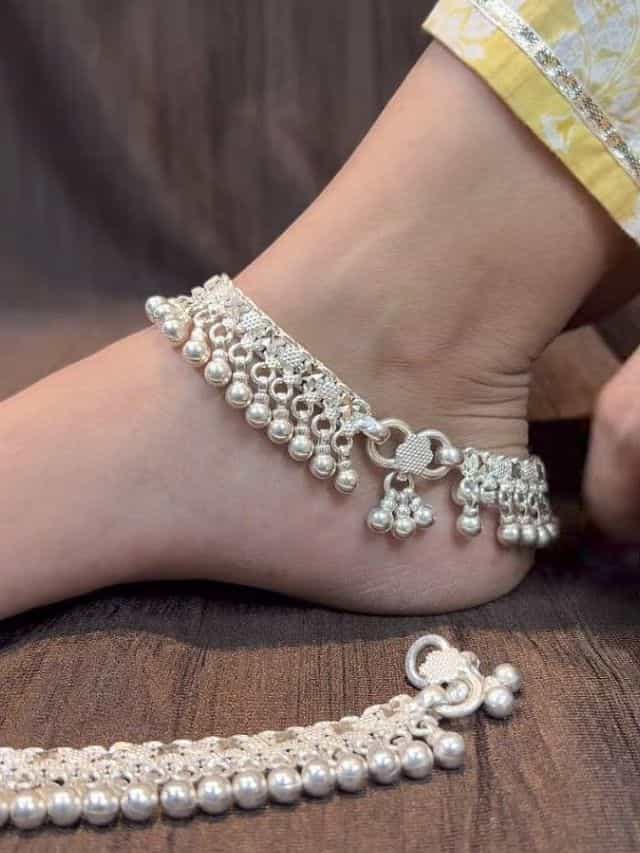 Silver Anklet Cleaning Tips :  चांदीच्या पैंजणांचा काळेपणा घालवण्यासाठी 8 सोप्या घरगुती टिप्स