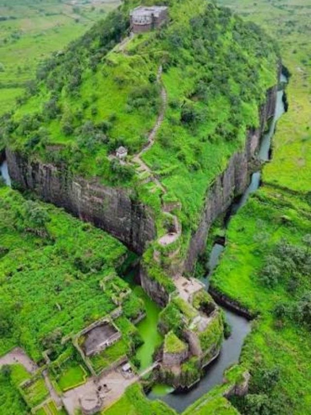 शत्रूला गोंधळात टाकण्यासाठी असा रचला होता किल्ला; एकेक संरक्षण यंत्रणा पाहून डोकं चक्रावेल