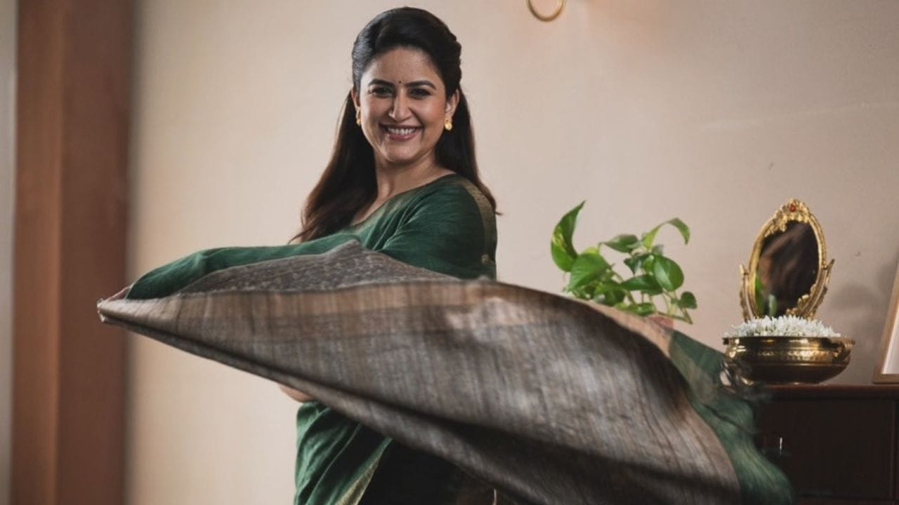 मराठी अभिनेत्री वैदेही परशुरामी आपल्या अभिनयासोबतच उत्कृष्ट नृत्यकौशल्यासाठीही ओळखली जाते. साधेपणामुळे ती प्रेक्षकांच्या विशेष पसंतीस उतरली आहे. सिनेमा निवडताना कोणत्या गोष्टींचा विचार करते, याबाबत तिने नुकतंच स्पष्ट मत मांडलं.