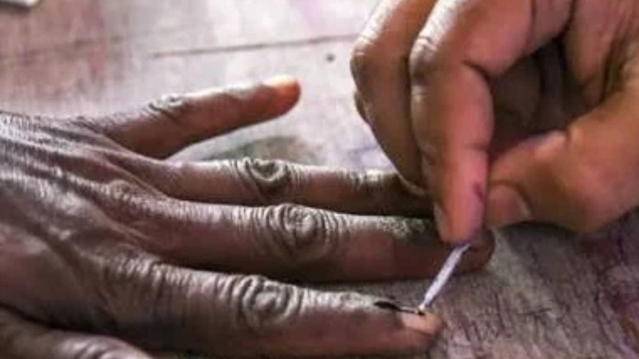 राज्यातील पाच विधान परिषद जागांसाठी 182 उमेदवार निवडणुकीच्या रिंगणात, 23 ऑक्टोबरला मतदान तर 27 तारखेला मतमोजणी राज्यातील पाच विधान परिषद जागांसाठी 182 उमेदवार निवडणुकीच्या रिंगणात, 23 ऑक्टोबरला मतदान तर 27 तारखेला मतमोजणी