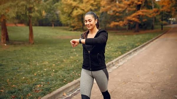 Weight Loss: रोज फक्त 30 मिनिटे चाला, वजन कमी करण्यासाठी फॉलो करा जपानचा 3-3-3 फॉर्म्युला