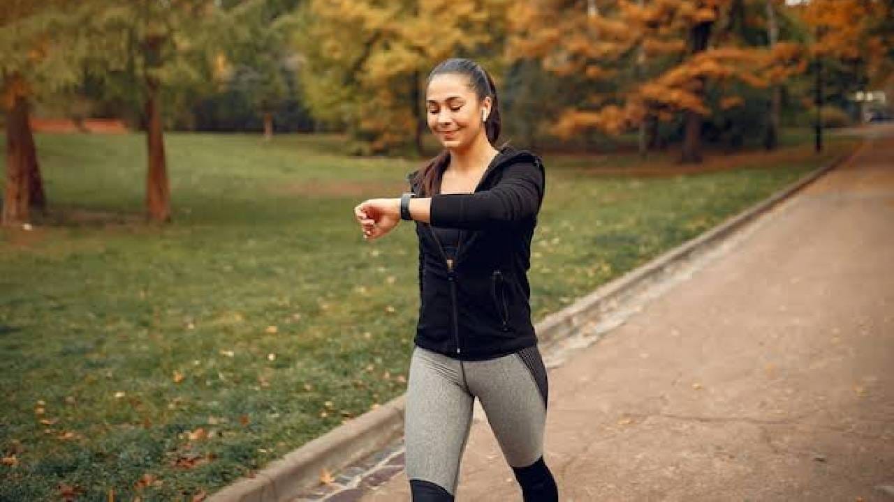 Weight Loss: रोज फक्त 30 मिनिटे चाला, वजन कमी करण्यासाठी फॉलो करा जपानचा 3-3-3 फॉर्म्युला Weight Loss: रोज फक्त 30 मिनिटे चाला, वजन कमी करण्यासाठी फॉलो करा जपानचा 3-3-3 फॉर्म्युला