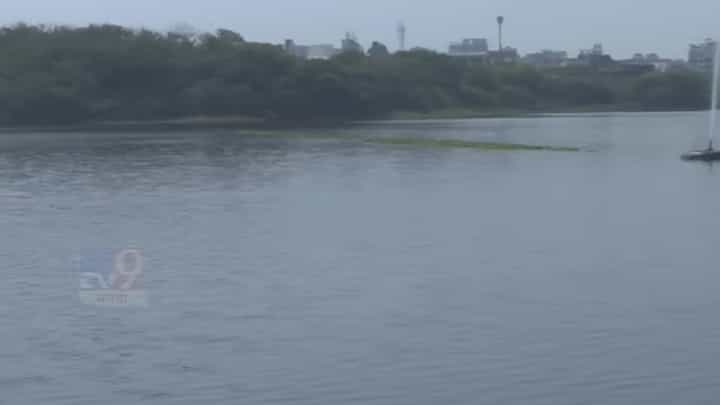 Video : सोलापूरच्या उजनी धरणावर ४ मोठे प्रकल्प, १.६५ लाख कोटींची गुंतवणूक, विकासाला गती Video : सोलापूरच्या उजनी धरणावर ४ मोठे प्रकल्प, १.६५ लाख कोटींची गुंतवणूक, विकासाला गती