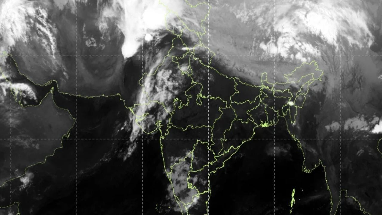 पुढील काही दिवसात पाण्याचा प्रश्न गंभीर असणार आहे. सरकारकडून विविध उपायोजना केल्या जात आहेत. काही जिल्ह्यात तापमान 37 अंशच्या पुढे जाताना दिसत आहे.