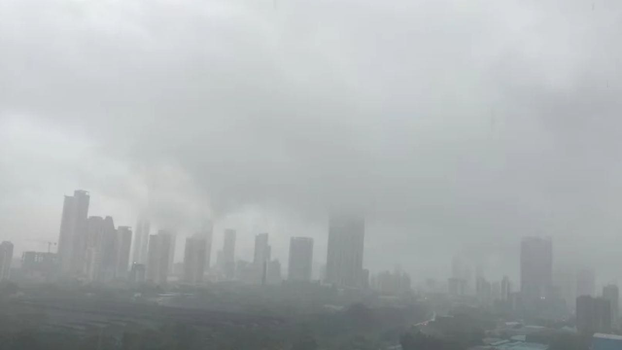 27 तारखेला उद्या राज्यातील अनेक जिल्ह्यात पाऊस होण्याचा अंदाज आहे. धो धो पाऊस होईल. वारे फिरल्याचे बघायला मिळतंय. विदर्भात 27 आणि 28 तारखेला वादळी वाऱ्यासह अवकाळी पाऊस होईल.