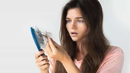 Hair Fall: केस गळतीमुळे त्रस्त? घरातील गोष्टींपासून बनवा हेअर पॅक.