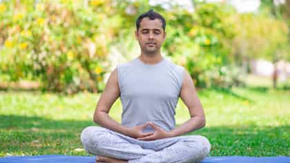 प्रदूषणापासून करा फुफ्फुसांचे रक्षण! रोज 10 मिनिटं करा ही योगासनं