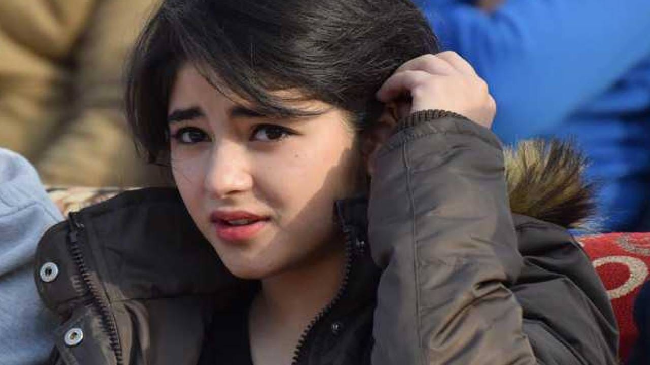 19 हजार मुलींना पछाडून मिळवली पहिली फिल्म, 2 सुपरहिट सिनेमे दिले अन् अचानक सोडली इंडस्ट्री; आता काय करते ही अभिनेत्री ? 19 हजार मुलींना पछाडून मिळवली पहिली फिल्म, 2 सुपरहिट सिनेमे दिले अन् अचानक सोडली इंडस्ट्री; आता काय करते ही अभिनेत्री ?
