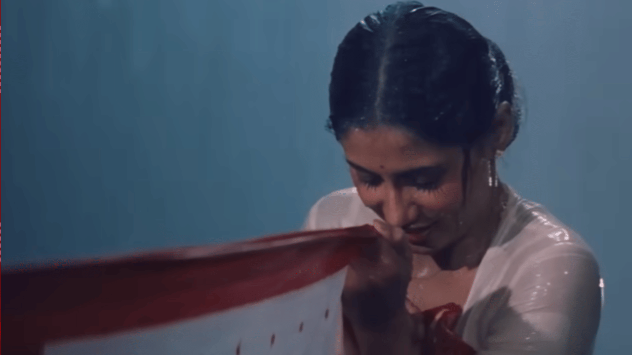 दिग्दर्शक महेश भट्ट यांच्याशी बोलताना स्मिता यांनी आपल्या आयुष्याबद्दल चिंता व्यक्त केल्याचे सांगितले जाते. हातावरील जीवनरेषा लहान असल्याने आयुष्य कमी असेल, असे त्या म्हणाल्या होत्या. त्यांच्या या कथित विधानाची आजही चर्चा होते.