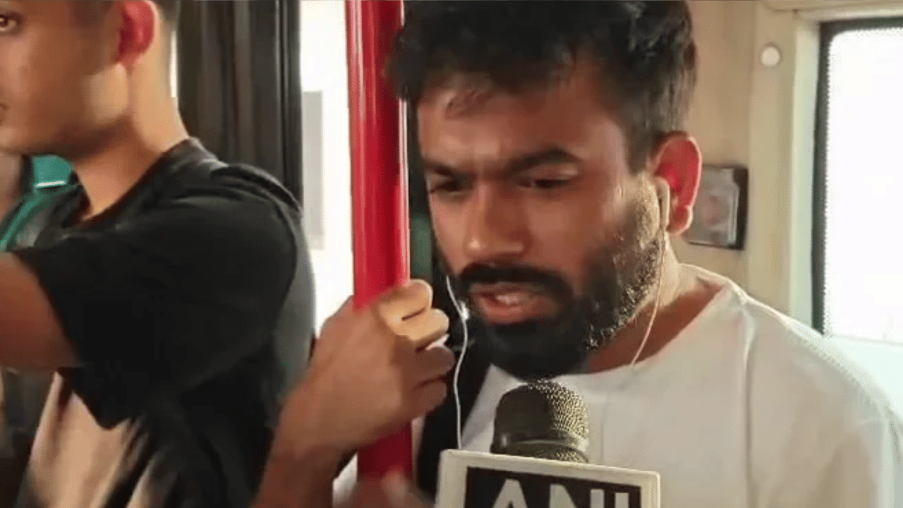 Abhijeet Dipke: मला अरेस्ट करायचे असेल ना तर...आंदोलनापूर्वीच अभिजीत दिपके असं काय म्हणाला? Abhijeet Dipke: मला अरेस्ट करायचे असेल ना तर...आंदोलनापूर्वीच अभिजीत दिपके असं काय म्हणाला?