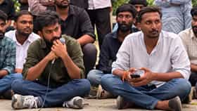 अभिजीत दिपकेंच्या पायात 30 हजारांचा बूट अन् विमानाने प्रवास; काय आहे कमाईचा मार्ग?