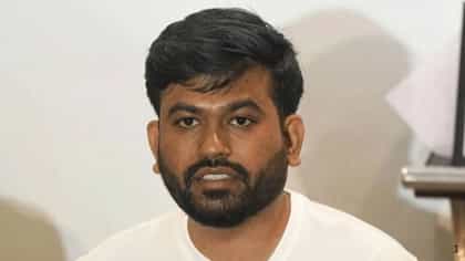मुंबईतील आंदोलनानंतर अभिजित दिपकेंना पहिला मोठा झटका; ती चूक भोवणार?.