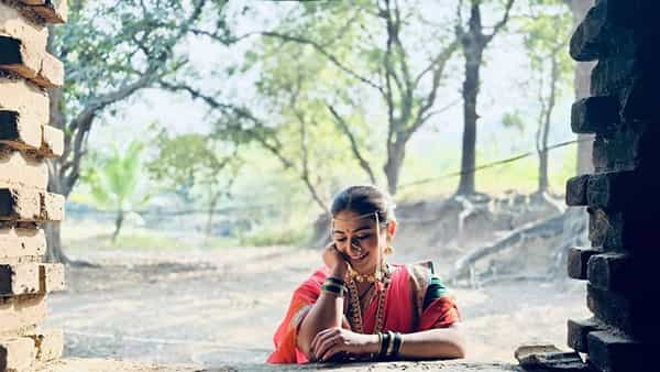 ‘रमा राघव’ आणि ‘पिंगा गं पोरी पिंगा’ सारख्या मालिकांमुळे घराघरात ओळखली जाणारी अभिनेत्री ऐश्वर्या शेटे आज सर्वांची लाडकी कलाकार ठरली आहे. पण करिअरच्या सुरुवातीला मात्र तिला प्रचंड त्रास आणि हिणवणूक सहन करावी लागली होती.