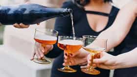 Alcohol Facts : दारूसोबत गोड पदार्थांऐवजी नमकीनच का खातात? हे आहे कारण