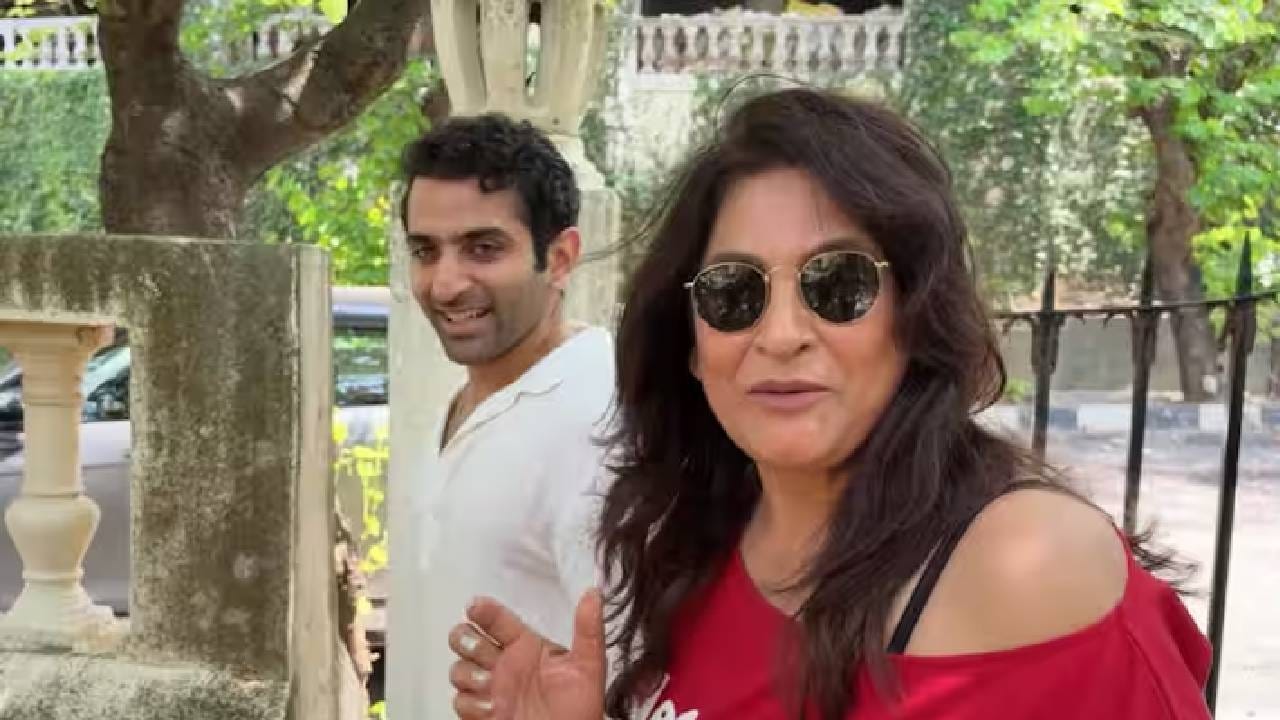 या बंगल्याची मोठी बाल्कनीही लक्ष वेधून घेते. याशिवाय घराच्या परिसरात एक सुंदर गॅझेबो आहे. होम टूरनंतर कुटुंबीयांनी याच ठिकाणी एकत्र बसून जेवणाचा आनंद घेतला. अर्चना, परमीत, त्यांची मुलं आणि मुलांच्या पार्टनर्ससह संपूर्ण कुटुंब या नव्या घरात एकत्र दिसले.
