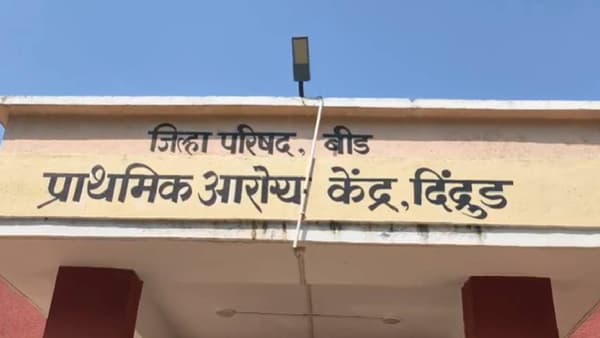 इथे ओशाळली माणुसकी ! डिझेलसाठी पैसे मागितले, बेशुद्ध मुलीला रुग्णवाहिकेतून उतरवलं; हतबल बापाने खांद्यावरून गाठलं रुग्णालय