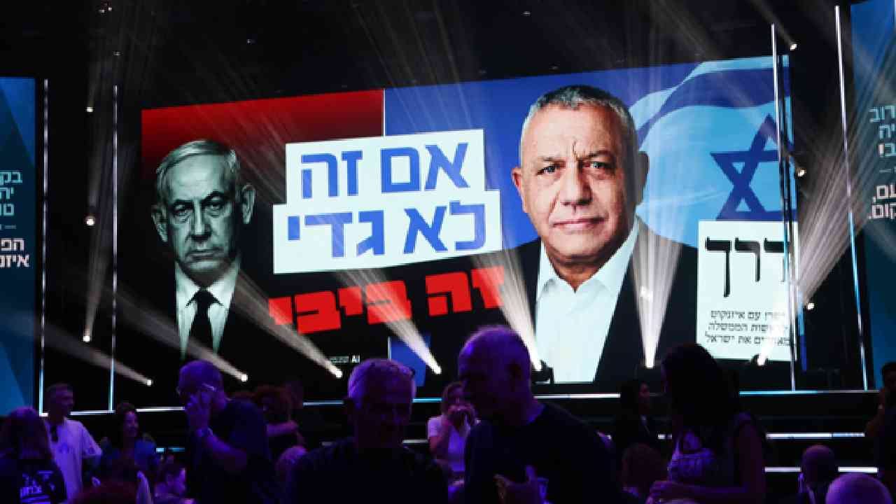 Israel PM Election 2026 : जगाचं लक्ष इस्रायलच्या निवडणुकीकडे, बेंजामिन नेतन्याहू यांना सत्तेवरुन खाली खेचण्याची ताकद असलेले गादी आइजेनकोट कोण?