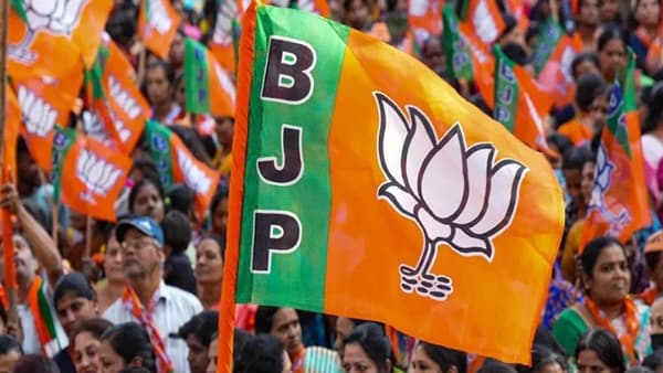 पुणे शिक्षक मतदारसंघातील भाजपचा उमेदवार अडचणीत? शिवसेना शिंदे गटातून मोठी बातमी