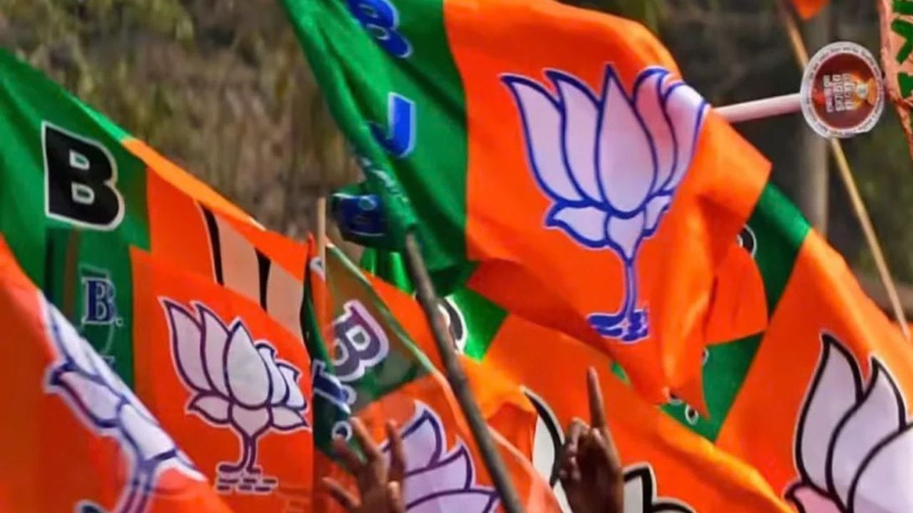 भाजपला मोठा झटका, इंडिया आघाडीला मिळणार नवा भिडू? माजी मुख्यमंत्र्यांची मोठी घोषणा भाजपला मोठा झटका, इंडिया आघाडीला मिळणार नवा भिडू? माजी मुख्यमंत्र्यांची मोठी घोषणा