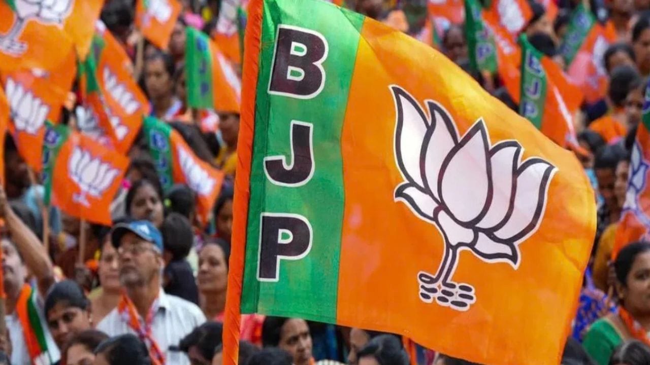 भाजपला मोठा धक्का! तब्बल 8 वर्ष पक्षाला साथ देणारा नेता नाराज, तडकाफडकी दिला राजीनामा भाजपला मोठा धक्का! तब्बल 8 वर्ष पक्षाला साथ देणारा नेता नाराज, तडकाफडकी दिला राजीनामा