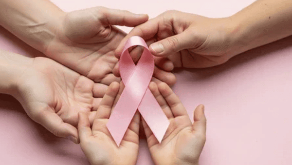 Breast Cancer in Male: महिलांनाच नाही तर पुरूषांनाही होतो ब्रेस्ट कॅन्सर, 6 लक्षणांकडे करू नका दुर्लक्ष
