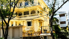 या अभिनेत्याने 4.25 लाखात विकत घेतला बंगला, त्याच बंगल्याची लाकडे विकून कमावले 11.5 लाख रुपये, आज किंमत 500 कोटी
