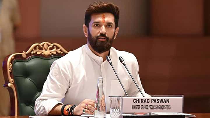 Chirag Paswan : भारतीय तरुणांना कोणीही... चिराग पासवान यांचं मोठं विधान; रेल्वे-मेट्रो बंदीवरून नेमकं काय म्हणाले? Chirag Paswan : भारतीय तरुणांना कोणीही... चिराग पासवान यांचं मोठं विधान; रेल्वे-मेट्रो बंदीवरून नेमकं काय म्हणाले?