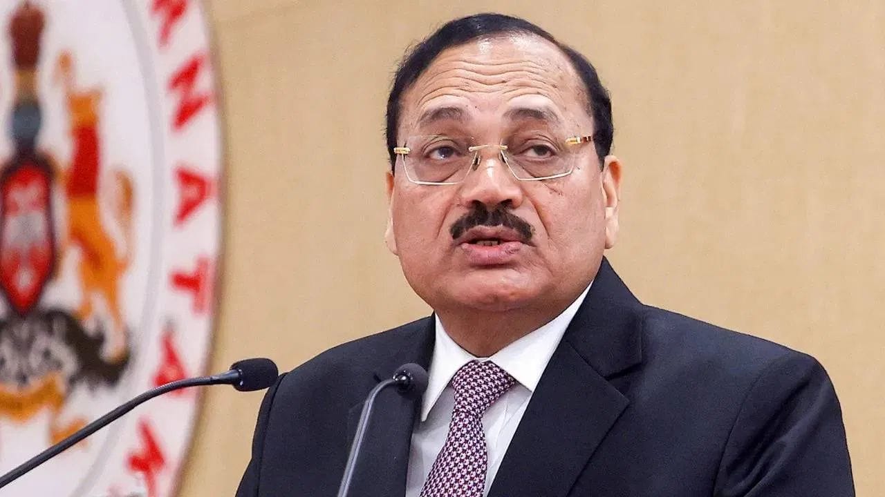 ज्ञानेश कुमार यांच्यानंतर आता CJI सूर्यकांत, त्या डिलिट केलेल्या ट्विटने चर्चेला उधाण, नेमकं काय घडतंय? ज्ञानेश कुमार यांच्यानंतर आता CJI सूर्यकांत, त्या डिलिट केलेल्या ट्विटने चर्चेला उधाण, नेमकं काय घडतंय?