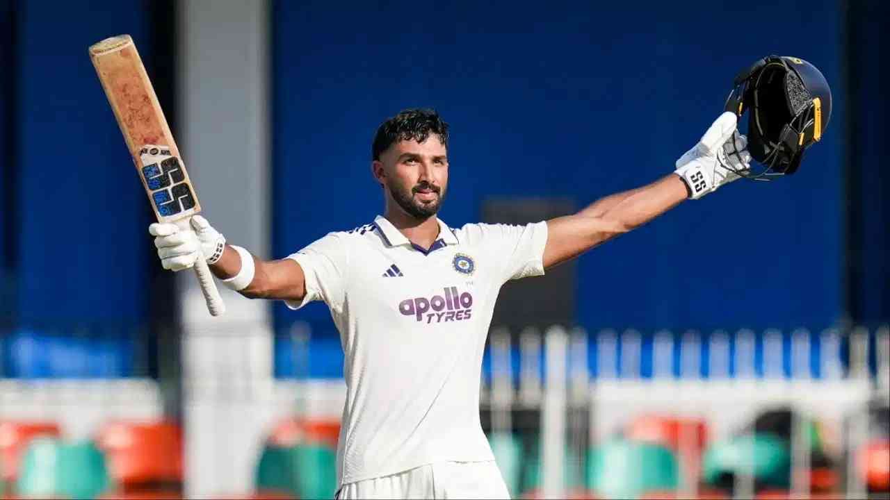 IND A vs NZ A : न्यूझीलंड विरुद्ध इंडिया ए चं जबरदस्त कमबॅक, सगळ्यांचीच तोंड केली बंद, स्टेडियमबाहेरच्या झाडावर सिक्स मारुन देवदत्त पडिक्कलची सेंच्युरी IND A vs NZ A : न्यूझीलंड विरुद्ध इंडिया ए चं जबरदस्त कमबॅक, सगळ्यांचीच तोंड केली बंद, स्टेडियमबाहेरच्या झाडावर सिक्स मारुन देवदत्त पडिक्कलची सेंच्युरी