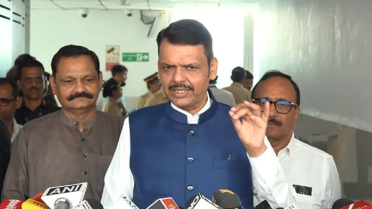 इंडिया आघाडीची पुढची भयंकर स्टेप्स काय? देवेंद्र फडणवीस यांच्या दाव्याने मोठी खळबळ इंडिया आघाडीची पुढची भयंकर स्टेप्स काय? देवेंद्र फडणवीस यांच्या दाव्याने मोठी खळबळ